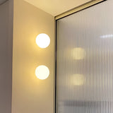 Minimalistische Runde Wandleuchte aus Glas – Dioscuri mit Frosted Glass und Eisenbasis 4