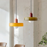 Bauhaus Pendelleuchte aus farbigem Glas – Moderne Deckenlampe mit verstellbarer Aufhängung 1
