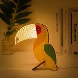 Dekorative Tier-Tischlampe aus Holz mit LED-Beleuchtung für Kinderzimmer – Pelikan, Wal, Tukan Designs 0