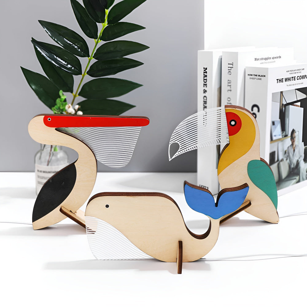 Dekorative Tier-Tischlampe aus Holz mit LED-Beleuchtung für Kinderzimmer – Pelikan, Wal, Tukan Designs 5