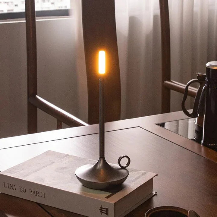 Elegante Dimmbar LED Lampe aus Aluminium – Warmes Licht, 30/50/100% Helligkeit, Wiederaufladbar, 23 cm Hoch1