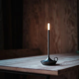 Elegante Dimmbar LED Lampe aus Aluminium – Warmes Licht, 30/50/100% Helligkeit, Wiederaufladbar, 23 cm Hoch 0
