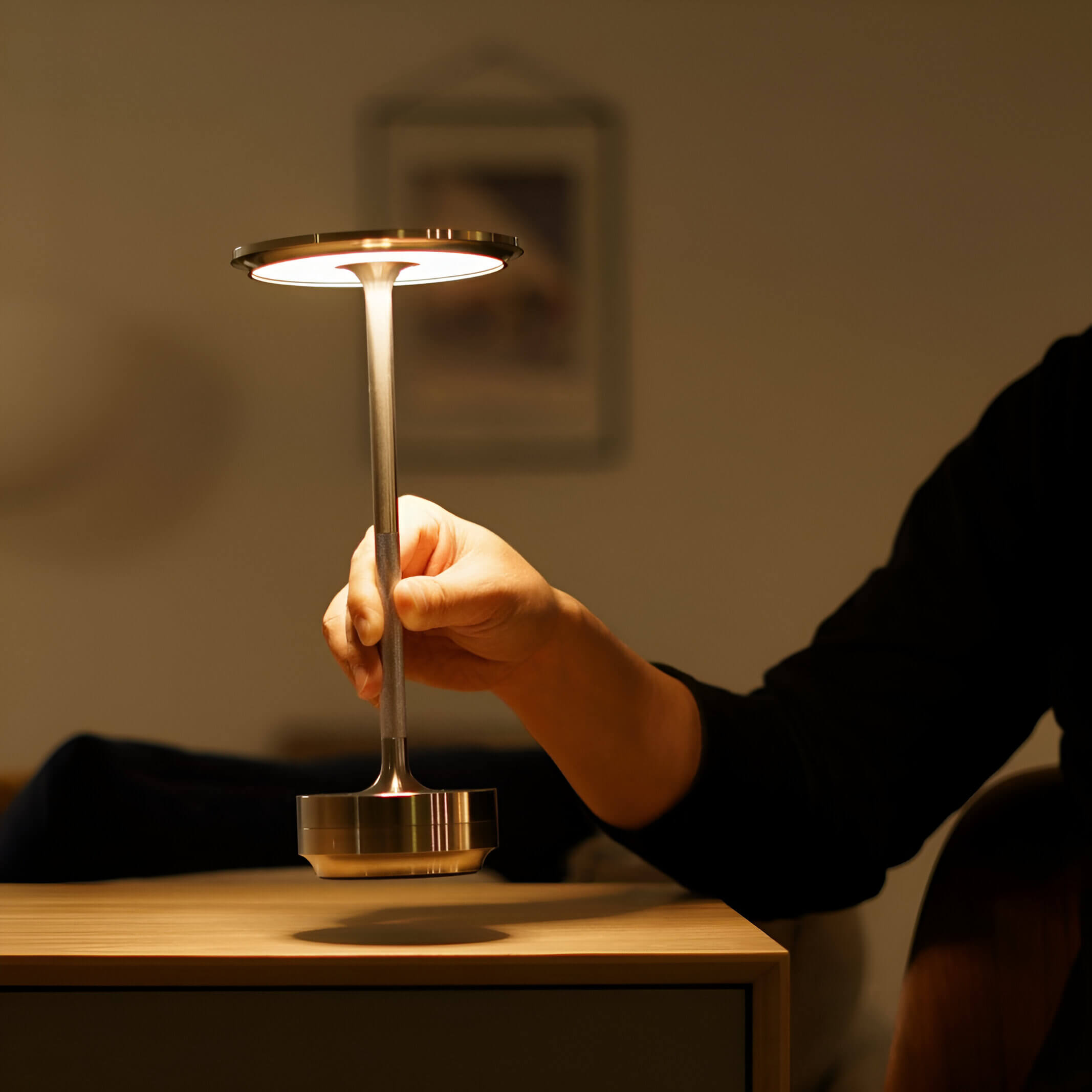 Kabellose LED Tischlampe mit Smart-Touch-Steuerung – Wiederaufladbare Tischleuchte für Innen- und Außenbereich, 30 Stunden Laufzeit 4