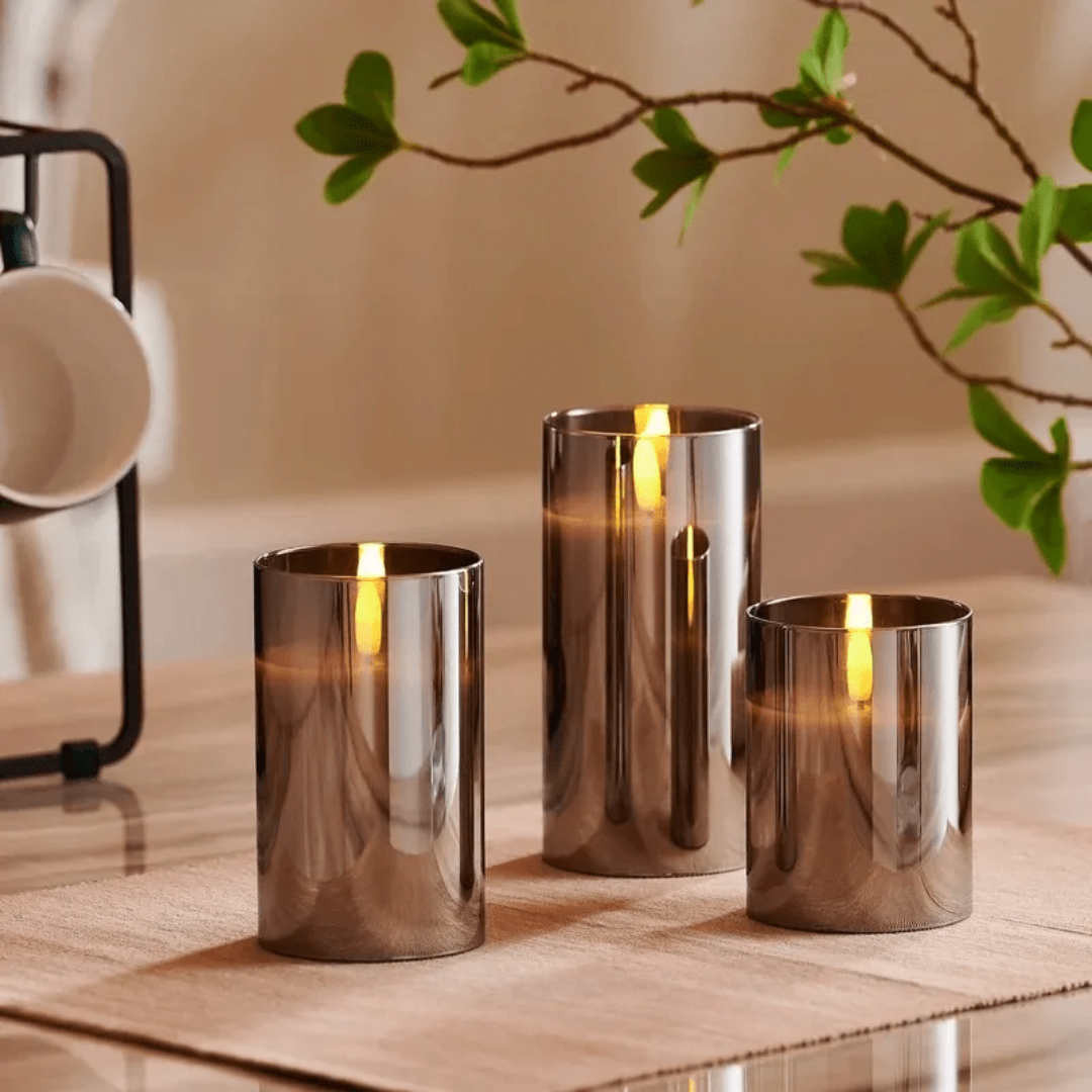 Realistische LED-Kerzen im Dreierset mit Flammeneffekt – Warmweißes Licht für Gemütlichkeit 1
