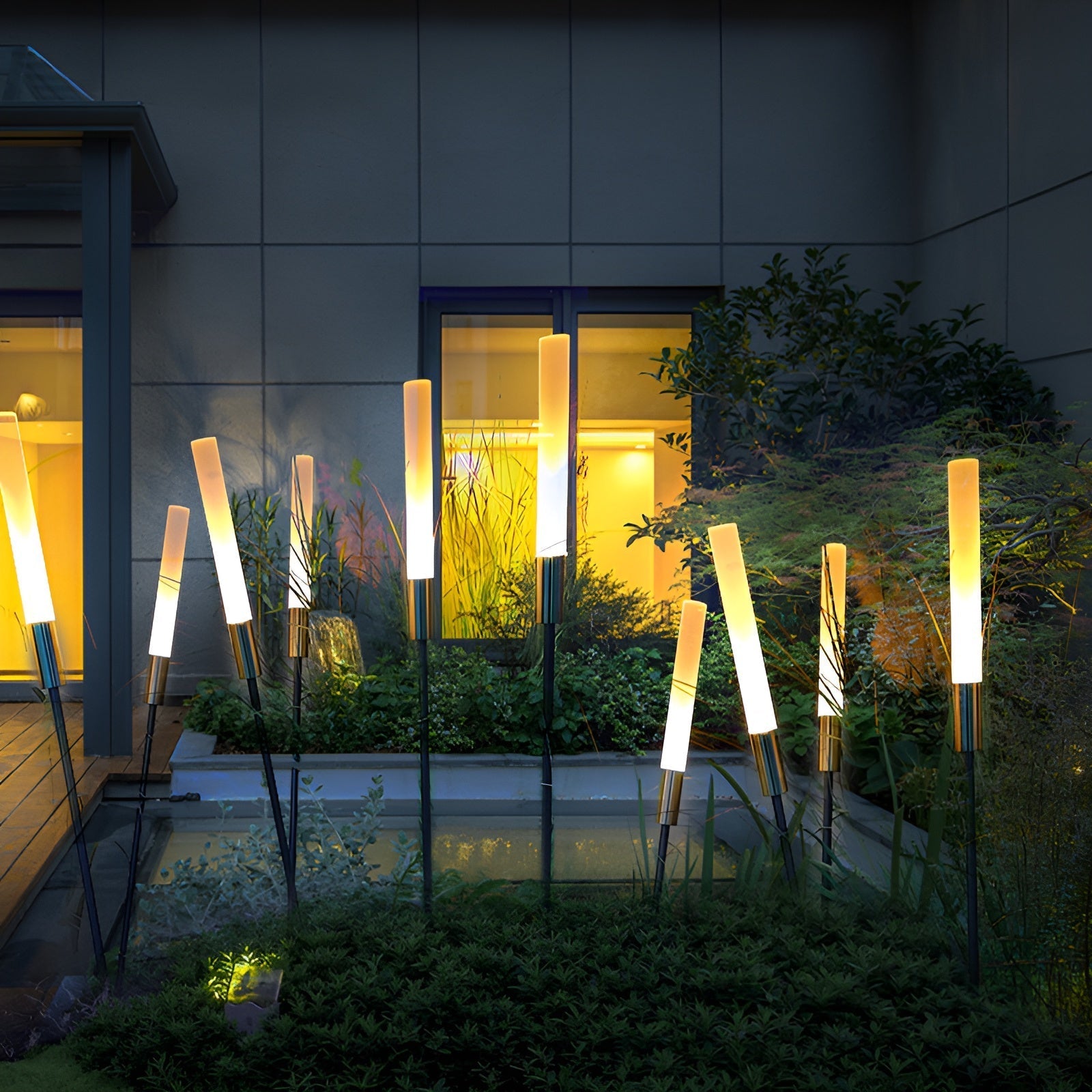 Solarbetriebene LED Außenlampe für Garten und Balkon – Außenbeleuchtung Haus 1